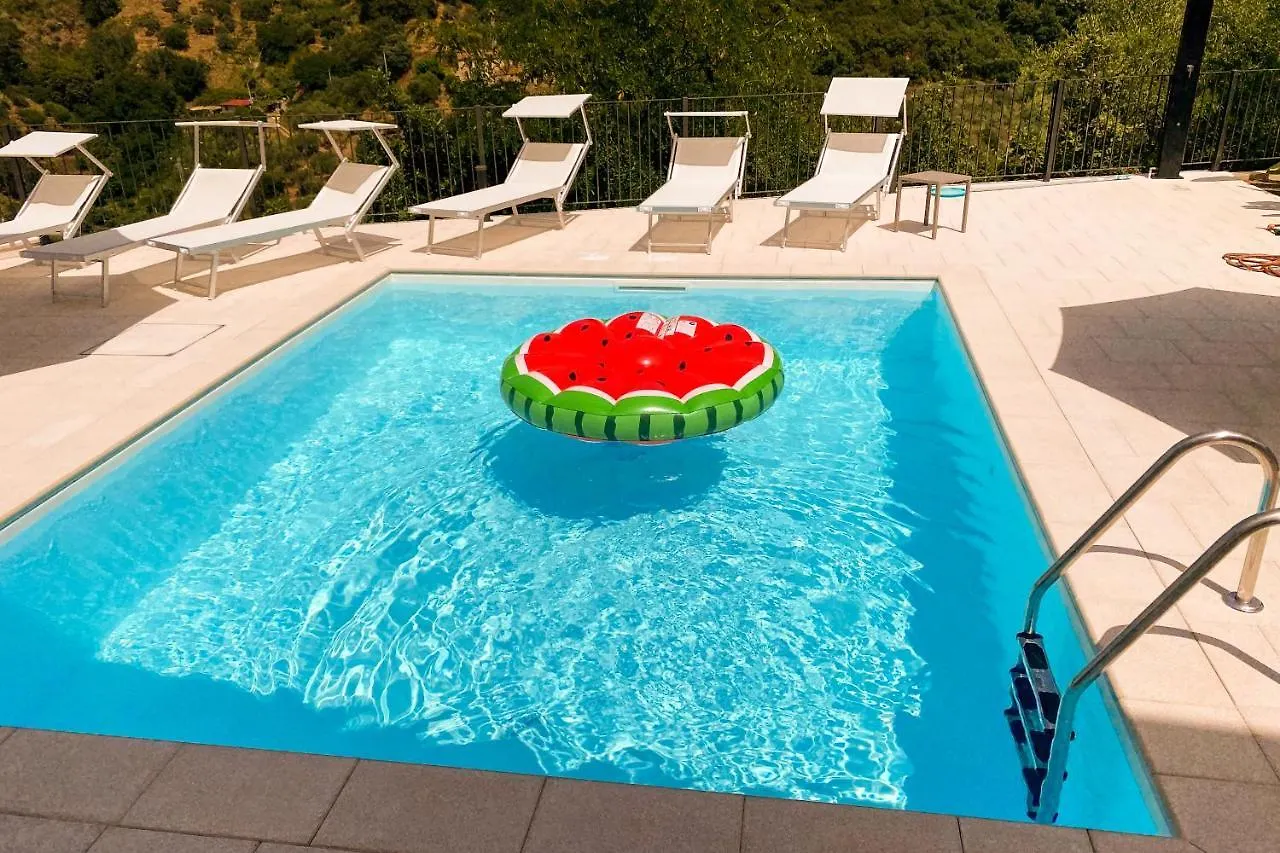 Residence Mersa Brolo Aparthotel