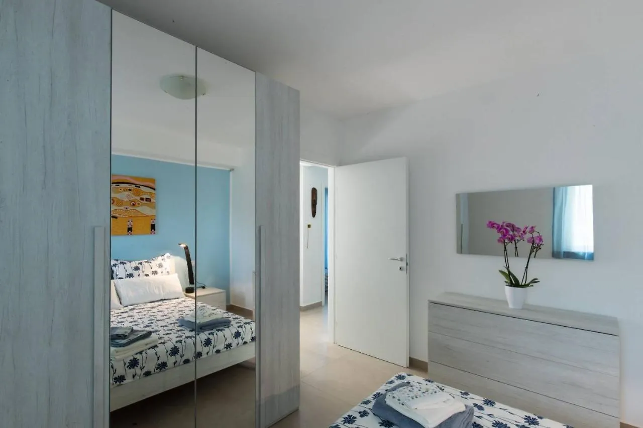 Residence Mersa Brolo 0*,